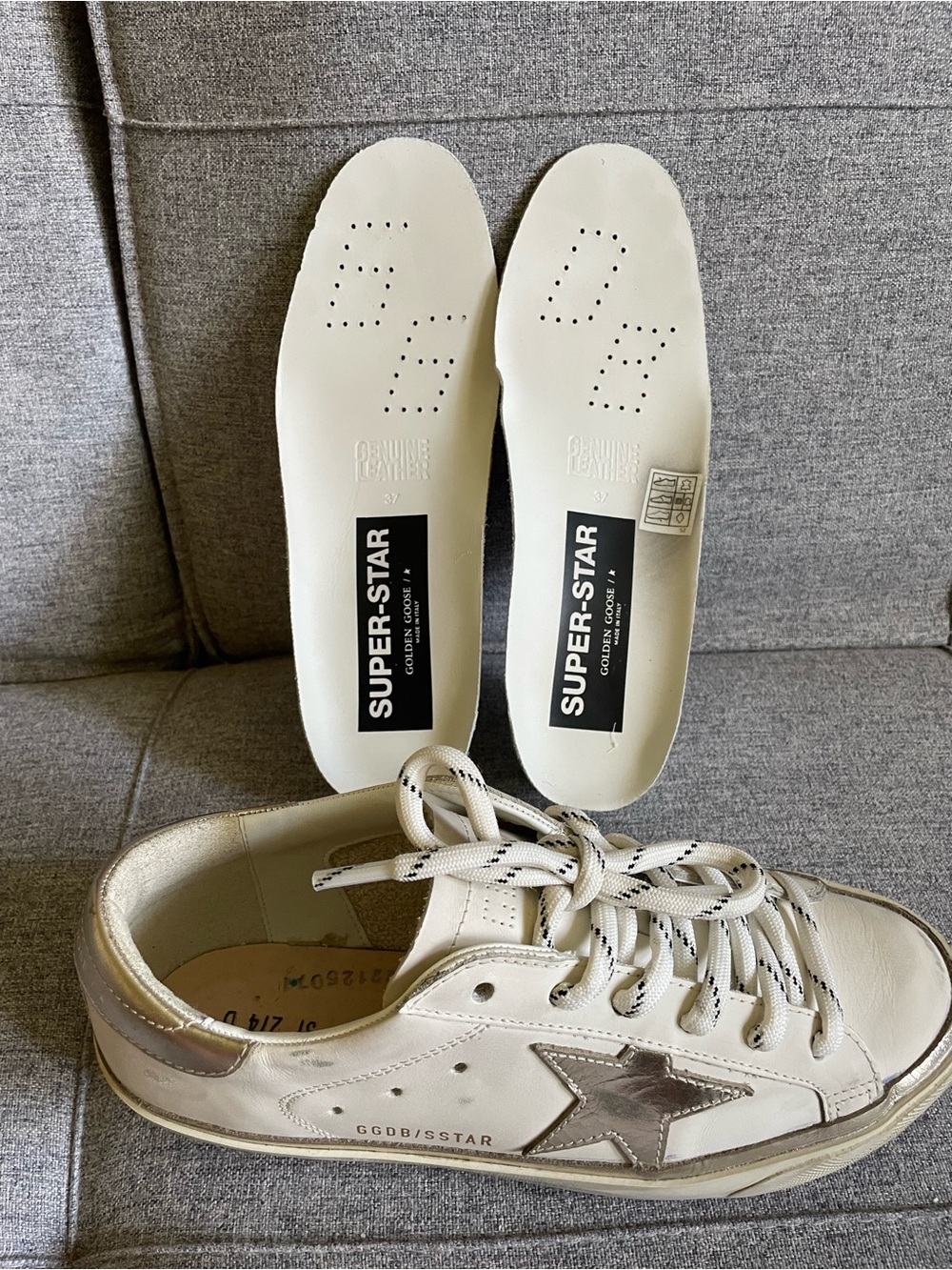 BNIB Golden Goose Superstars size 37. White leather & light Gold Star Sneakers - Picture 3 of 10